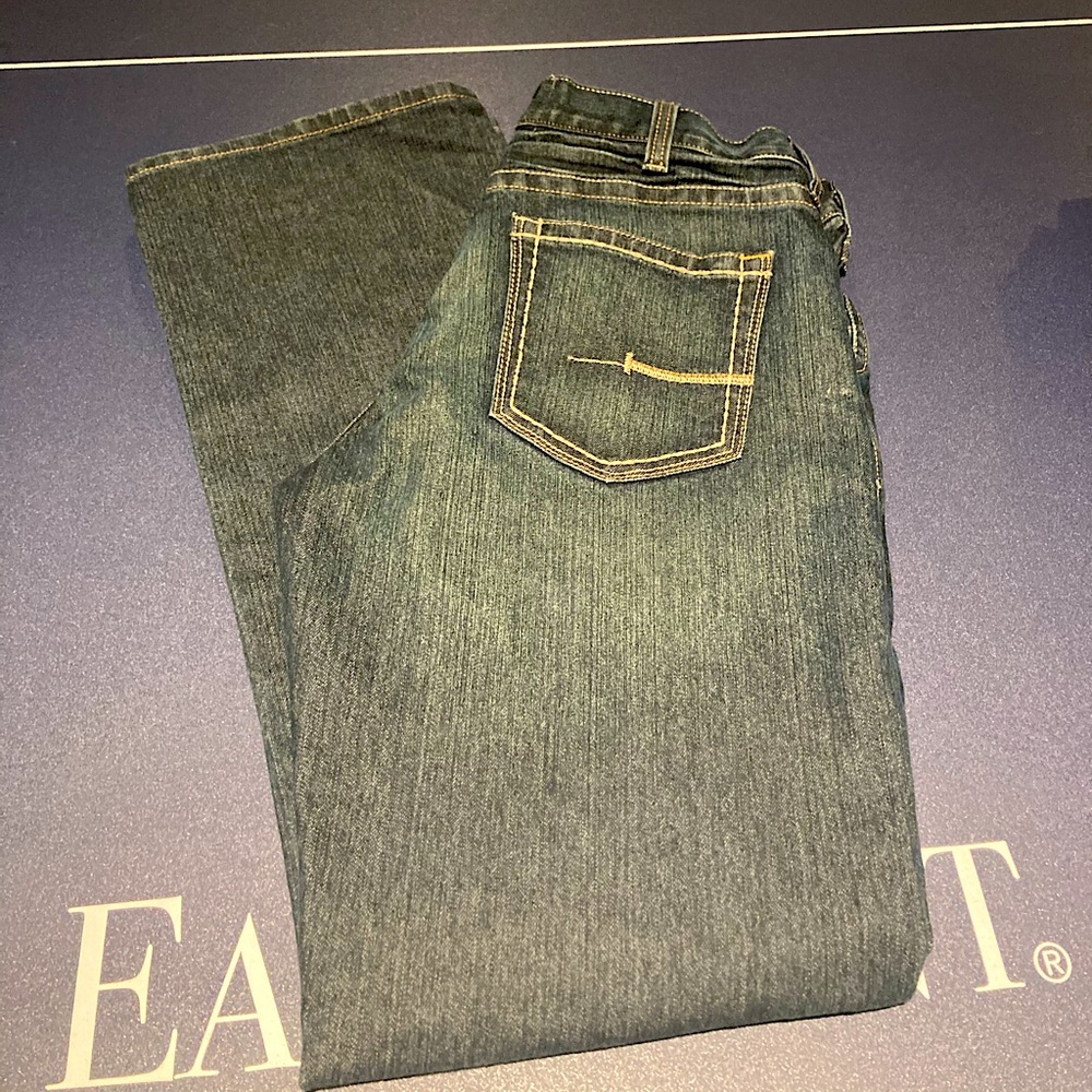 Selling Ariat Bootcut jeans.